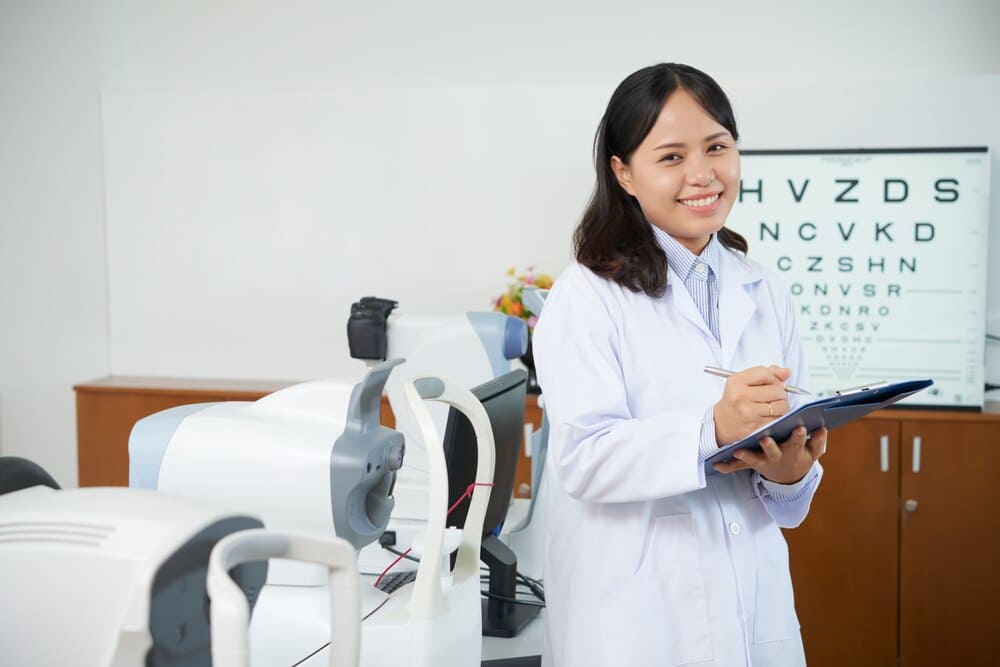 Thu gom chất thải y tế cho phòng khám mắt